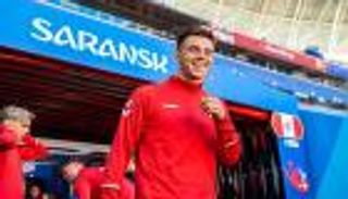 لاعبو الدنمارك يستأجرون طائرة خاصة لزميلهم كوندسين.. ما السبب؟