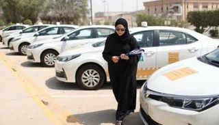 السعودية تخرج أول دفعة "محققات حوادث" قبيل موعد قيادة النساء