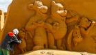 بالصور.. "سحر الرمال" يحتضن شخصيات ديزني وبيكسار ومارفل