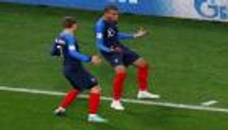 رقم مبابي القياسي يطرد بيرو خارج مونديال روسيا