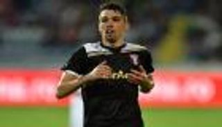 الشباب السعودي يتعاقد مع مدافع منتخب رومانيا