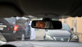 السعودية سميرة الغامدي تستعد لنيل رخصة قيادة - رويترز