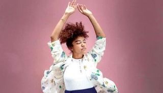 برازيليات يكتشفن جمالا جديدا في الشعر المجعد 