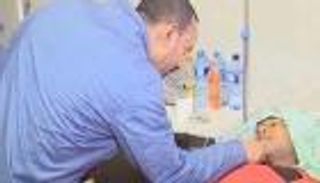 رئيس الوزراء الإثيوبي يزور جرحى انفجار أديس أبابا