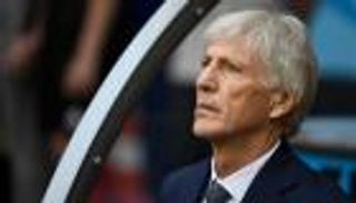 مدرب كولومبيا يرد على تهديد مدافعه بالقتل