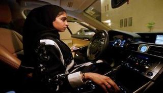 المرأة السعودية تقود السيارة 