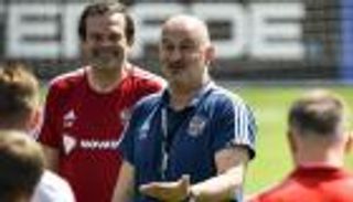 مدرب روسيا: لا يمكن وصف لقاء أوروجواي بالسهل