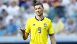 مهاجم العين مهدد بالغياب عن السويد في مباراة الحسم ضد المكسيك