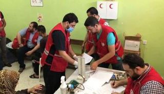 الهلال الأحمر الليبي يرسل قافلة طبية للمناطق المحررة بدرنة