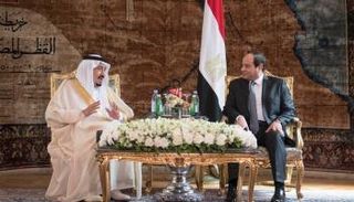 لقاء سابق يجمع خادم الحرمين الشريفين والرئيس المصري