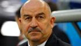 مدرب روسيا يشعر بخيبة أمل بعد الهزيمة أمام أوروجواي