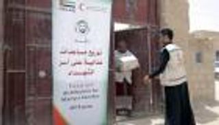 الهلال الأحمر الإماراتي يوزع مساعدات على أسر شهداء حضرموت