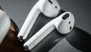 سماعات أبل Airpods 2019 مزودة بمميزات ثورية