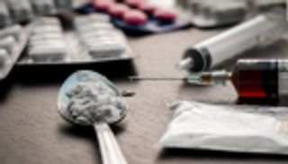 بالصور.. الإضاءة الزرقاء تحارب المخدرات في المحلات الأمريكية