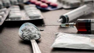 الهدف تشتيت المتعاطي عن رؤية الأوردة