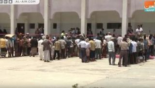 طوابير من النازحين اليمنيين