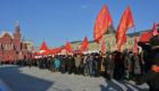 ضريح لينين يجذب الآلاف من مشجعي كأس العالم لكرة القدم