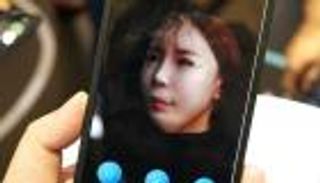 هاتف يتفوق على آيفون X في التعرف على الوجه