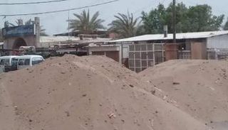 حواجز مليشيا الحوثي أمام مستشفى الثورة العام