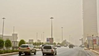 نشاط الرياح السطحية المثيرة للأتربة على الرياض