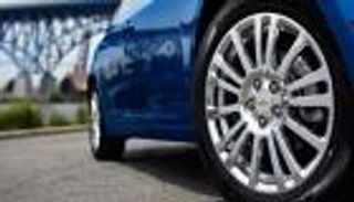 كيف تحافظ على إطارات سيارتك في فصل الصيف؟