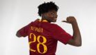 روما يعلن تعاقده مع مدافع لانس