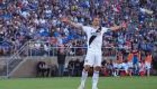 ثنائية رابعة لإبراهيموفيتش في الدوري الأمريكي