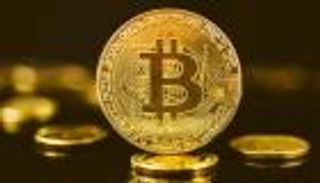 "بيتكوين" تتجاوز 6 آلاف دولار.. ومبتكرها يكشف أسرارها 