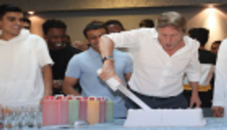 لاعبو الهلال السعودي يحتفون بمدربهم الجديد