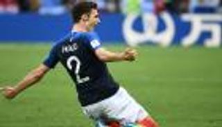 مكتشف نجم فرنسا يرغب في التعاقد مع مدافع الجزائر 