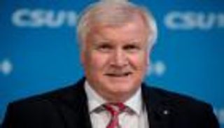 ألمانيا.. استقالة وزير الداخلية إثر تفاقم أزمة المهاجرين