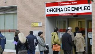 أحد مكاتب توظيف العمالة في مدريد - إسبانيا