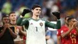 كورتوا يستخدم أطفاله لتوجيه رسالة إلى ريال مدريد