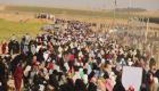 "فلسطينيات نحو العودة".. آلاف النساء بغزة يهتفن ضد الانقسام