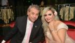 بالصور.. زفاف عائلي للإعلاميين توفيق عكاشة وحياة الدرديري