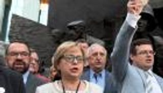  قضاة بولندا يحتجون على تحديد سن التقاعد بـ65 عاماً