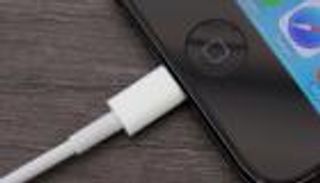أبل قد تطرح أسرع شاحن لهواتف آيفون