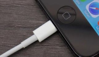 أبل قد تطرح أسرع شاحن لهواتف أيفون 