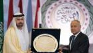 منح درع الجامعة العربية إلى محمد بن راشد لريادته في التنمية الإنسانية