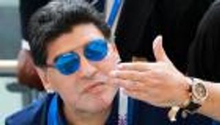 مارادونا يفتح النار على حكم مباراة إنجلترا وكولومبيا