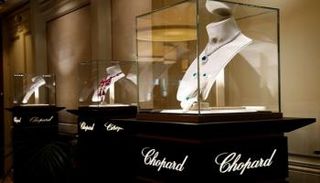 قلادات "شوبار" في أسبوع الموضة بباريس