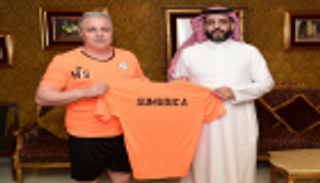 الشباب يوقع عقدا رسميا مع المدرب الروماني سوموديكا