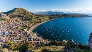 صورة بانورامية لبحيرة "تيتيكاكا"