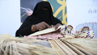 الحرف اليدوية في سوق عكاظ