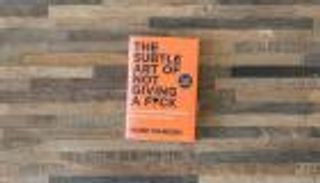 قراءة في كتاب "فن اللامبالاة".. "الإيجابية ليست الحلّ"