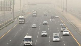 "أرصاد الإمارات" تحذر من تدني الرؤية بسبب الغبار - أرشيفية