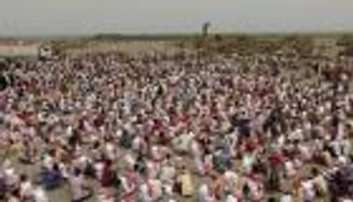 الهلال الأحمر الإماراتي يوزع 2000 سلة غذائية في الحديدة باليمن