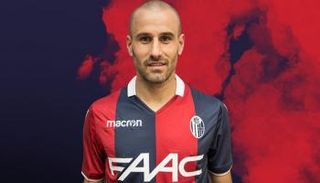 بالاسيو يجدد عقده مع بولونيا