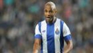 براهيمي مرشح ضمن تشكيل الموسم في البرتغال