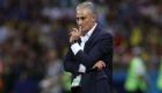 مدرب البرازيل يكشف موقفه من الاستقالة بعد توديع المونديال